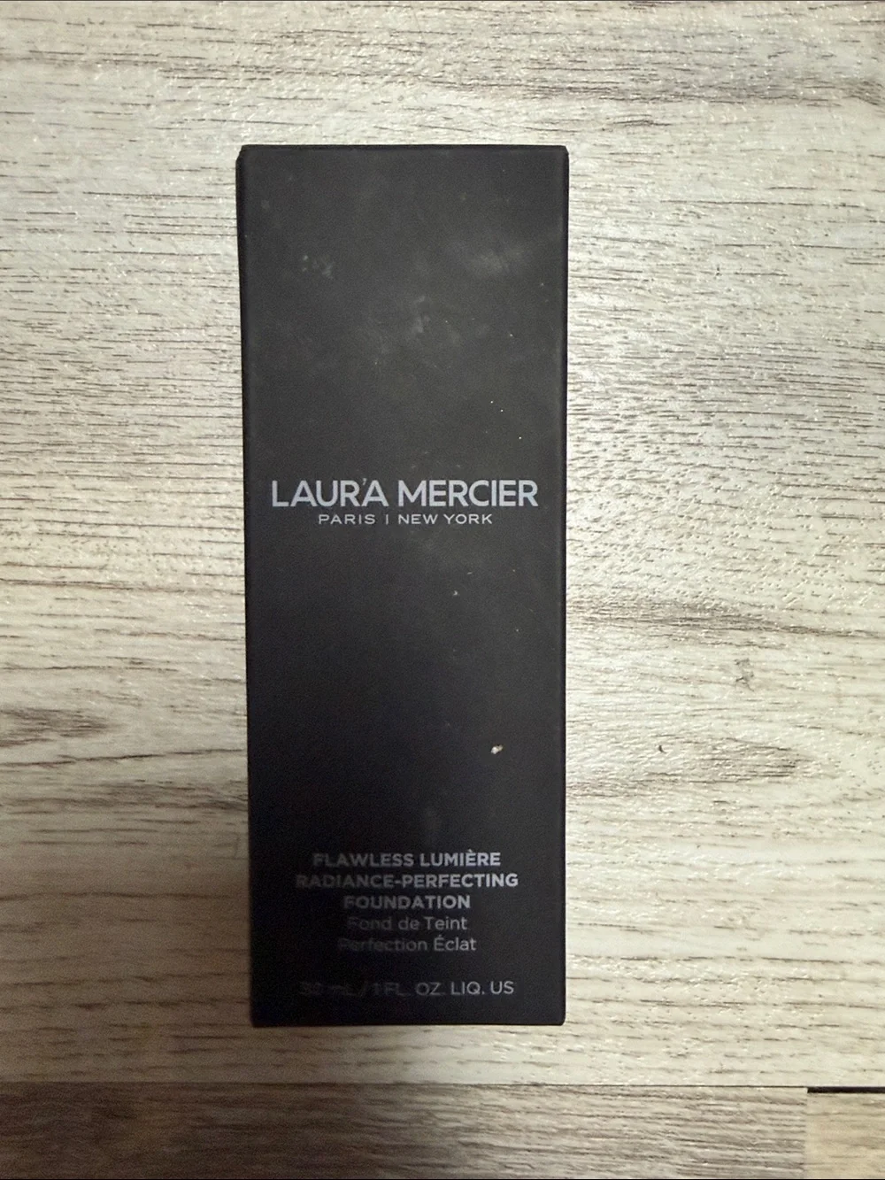 New Laura Mercier Flawless Lumière Foundation    OC1 Alabaster